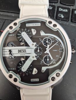 Herrenuhr von Diesel weiß - Mühlheim (Main)