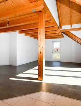ImmoBillia:"4,5 Zimmer DG-Maisonette-Wohnung mit großzügigem Wohn-/Essbereich." - Ilsfeld