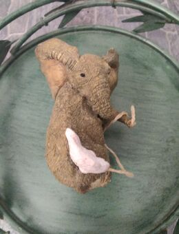 Tusker / Elefant mit Fisch von Goebel - VB 19,90 € - Berlin