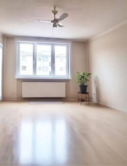 Vermietete 2-Zimmer-Wohnung mit Süd-Loggia und Fahrstuhl im Winterfeldtkiez! - Berlin