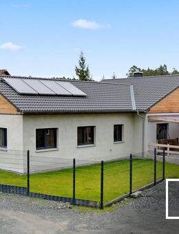 Barrierefreier Neubau! Exklusiver Bungalow mit großem Garten, überdachter Terrasse und Lagerhalle - Kasendorf