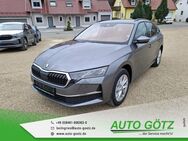 Skoda Octavia, Combi Selection VZE Digi vo hi LichtAssist SpurAssist Connect Sunset 4xEFH beheiz Frontscheibe Armlehne Metallic, Jahr 2022 - Beilngries