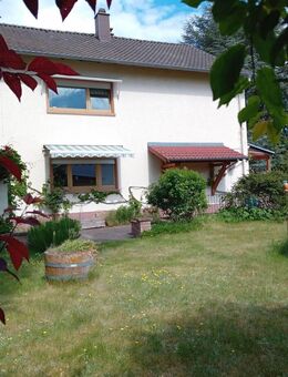 Bruchmühlbach - Miesau Freistehendes Einfamilienhaus mit Garagen und schönem Garten - Bruchmühlbach-Miesau