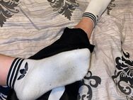 Girl bietet geile Duft Socken 💦🧀 - Köln