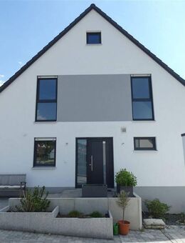 Eleganz trifft Raum & Ruhe - Hochwertiges Einfamilienhaus mit Doppelgarage und Gartenidyll - Simmelsdorf
