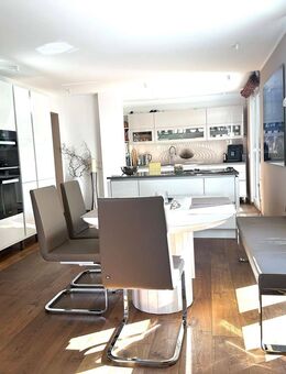 Perfekte Lage! Perfekte Ausstattung! Einziehen! 4-Zimmer-EG-Wohnung in bester Lage Neugilching - Gilching