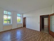 kleine 2 Zimmerwohnung mit großem WZ im bequemen EG (mit Single-Einbauküche) - Chemnitz