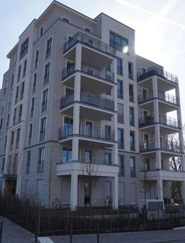 Exklusive 2-Zimmer-Wohnung mit großem und schönem Balkon und EBK direkt am Europagarten - Frankfurt (Main)