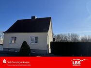 Charmantes Zuhause mit Garten und Garage - Staßfurt