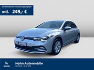 VW Golf, 1.5 TSI Life, Jahr 2020 - Göppingen