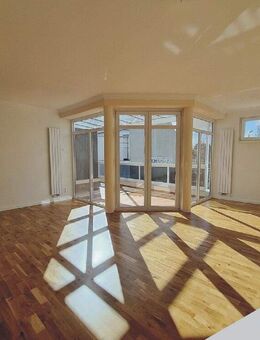 Bezugsfreie, modernisierte Penthouse-Wohnung mit Garten, Terrasse, Wintergarten + Stellplatz - Berlin