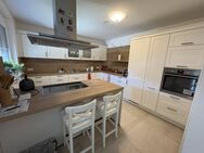 Moderne Stadtvilla mit großzügigem Grundstück und Einliegerwohnung (auf Anfrage) - Mühlhausen (Baden-Württemberg)