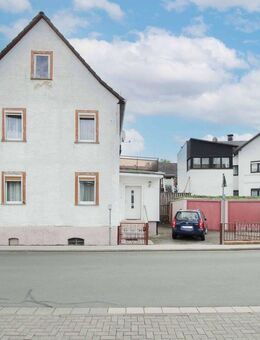 Charmantes Fachwerkhaus in Solms-Oberndorf mit Hof, Balkon, Garagen und viel Potenzial - Solms