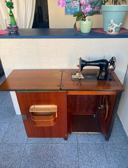 Nostalgische Nähmaschine - Ein Stück Geschichte für Liebhaber und Sammler - Königswinter