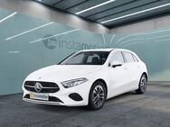 Mercedes A 180, Kompaktlimousine, Jahr 2023 - München