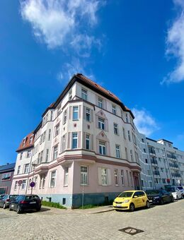 Lichtdurchflutete 2-Raumwohnung mit Abstellraum, Keller und Bahnhofsnähe - Stralsund