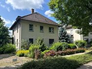 Investition in die Zukunft: Großes Grundstück trifft auf vielseitiges Zweifamilienhaus zum Gestalten - Bruchsal