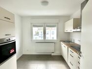 Komplett neu renovierte 2-Zimmer-Wohnung im Dachgeschoss mit Aufzug, großem Balkon und Garage - Mannheim