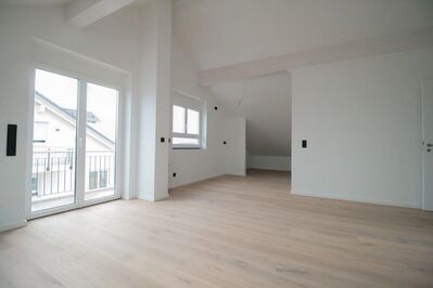 AKTIONSPREIS: Dachgeschoss-Traumwohnung mit 2 Zimmern und Westbalkon