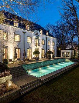 Luxuriös saniertes Villenjuwel von 1928 mit Pool, Kino und Hamam - München