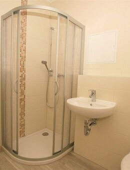 Tolle 2-RW mit Aufzug, Dusche und Einbauküche - Gera