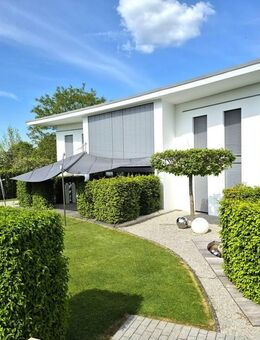 Repräsentative, moderne, energieeffiziente Unternehmervilla mit Fernblick in sonniger Ortsrandlage! - Kommen