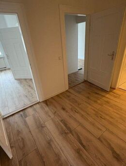 modernisierte 2-Zimmer-Wohnung mit Duschbad - ab sofort verfügbar - - Wurzen