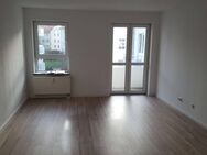 Helle und ruhig gelegene 2-Raum-WE mit Balkon, Tiefgaragenstellplatz, Einbauküche - Leipzig