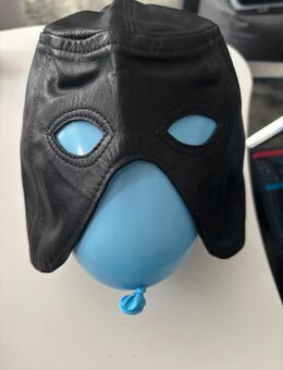 Feste Rindleder-Halbmaske für richtige Männer. - Berlin