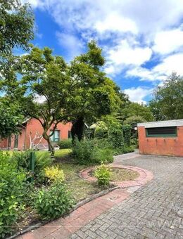 Bezugsfreies Ein- oder Zweifamilienhaus in zentraler Sackgassenlage - Leer (Ostfriesland)