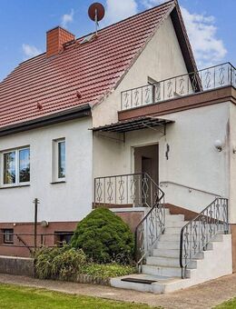 Sanierungsbedürftiges Einfamilienhaus mit Garage und unverbautem Blick vor den Toren Güstrows - Sarmstorf