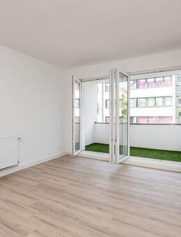 Kreuzberg: Glogauer Str.: ERSTBEZUG nach Sanierung: 2-Zi-Whg, 60 m² im VHS 3. OG + Balkon - SOFORT - Berlin