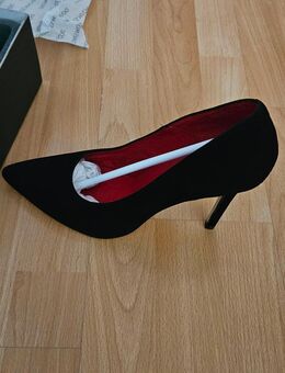 High Heels / Pumps schwarz Gr. 42 - München