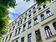 ++ Altbau im Waldstraßenviertel: Vermietete DG-Wohnung mit Parkett & Balkon ++ - Leipzig