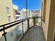 Wohnen in der Altstadt, in heller 2-Raum Wohnung mit großem Balkon zum Hinterhaus. - Magdeburg