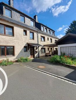 Mehrfamilienhaus mit Handwerkerbetrieb in Konradsreuth - ca. 524 m² Wohnfläche - 915 m² Gewerbefläche - 7.053 m² Grundstück mit Erweiterungspotenzial - Konradsreuth