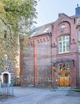 Worringen: Außergewöhnliche Dachgeschosswohnung in historischem Gebäude. - Köln