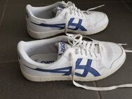 Verkaufe neuwertige asics ortholite herren Gr. 46 weiß mit blauen streifen - Saarbrücken
