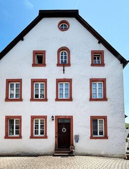 Ideal für Kapitalanleger oder Großfamilie: Vermietetes Mehrfamilienhaus mit 4 PKW-Stellplätzen - Lösnich