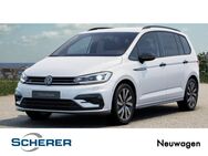 VW Touran, 2.0 TDI Highline R LINE, Jahr 2022 - Wiesbaden