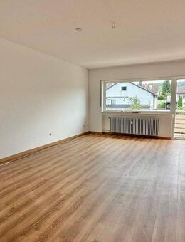 Erstbezug nach Renovierung: Großzügige 4-Zimmer-Wohnung mit Balkon in Dellfeld - Dellfeld