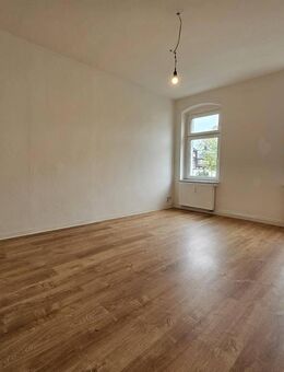 Sie suchen? Ich biete: komplett renovierte Wohnung und Schenke dazu 500EUR - Chemnitz