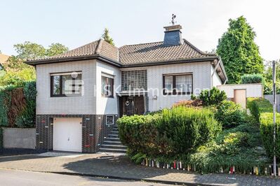 Einzigartiges, freistehendes Einfamilienhaus mit großer Ausbaureserve und schönem Garten!