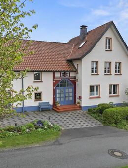 Charmantes Landhaus inmitten herrlicher Natur - mit gemütlicher Ferienwohnung und 2.401m² Grundstück - Horn-Bad Meinberg