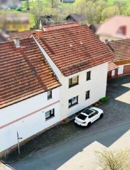 2-Familienhaus mit 3 Garagen, vielseitiger Halle und idyllischem Garten - Schlüchtern