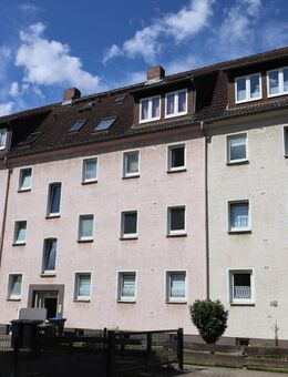 Gepflegte Dachgeschosswohnung mit kleiner Loggia, Keller u. Stellplatz - Wolfenbüttel