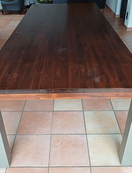 Hochwertiger Wohnzimmer- und Esszimmertisch, Massivholz - Rheinberg Zentrum