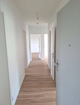 Helle 4-Zimmer-Wohnung mit Balkon in Amberg - Amberg