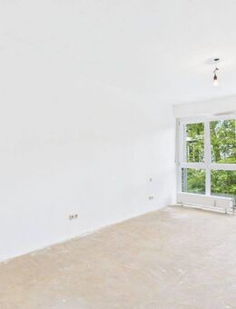 HEGERICH: Renovierungsbedürftige 2-Zimmer-Wohnung mit Balkon in München-Solln - München