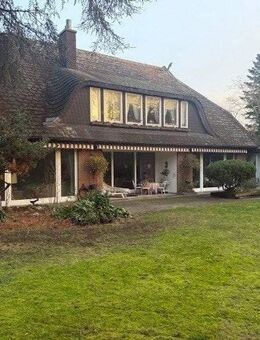 Großburgwedel: Repräsentative Landhausvilla auf großem Grundstück - Burgwedel